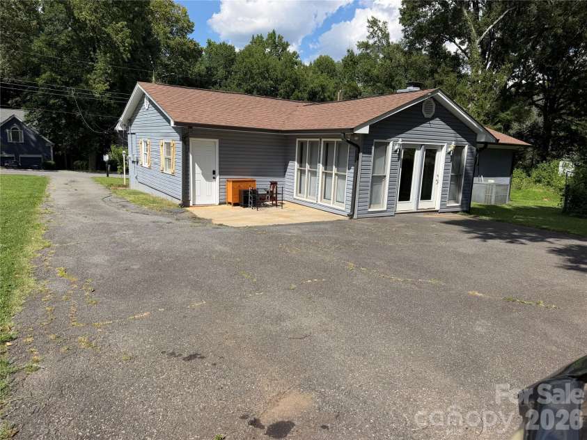 911 Eldorado Avenue, Charlotte, NC 28262.  MLS# CAR4412351, YatesRealty ID 42964. 