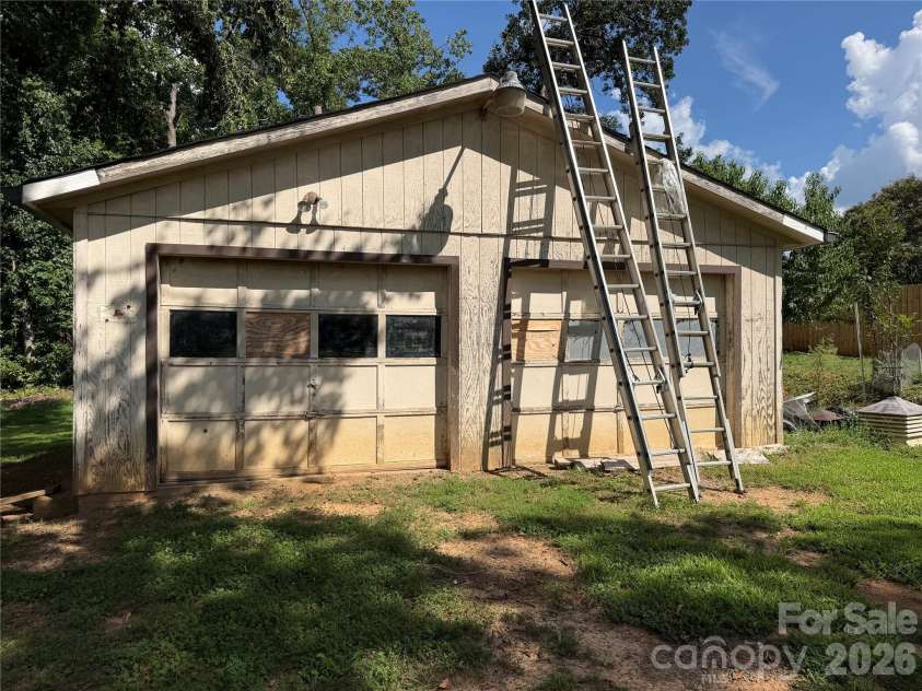 911 Eldorado Avenue, Charlotte, NC 28262.  MLS# CAR4412351, YatesRealty ID 42964. 