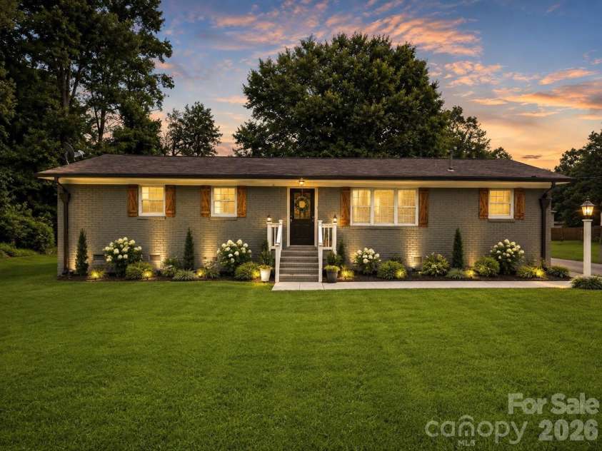 911 Eldorado Avenue, Charlotte, NC 28262.  MLS# CAR4412351, YatesRealty ID 42964. ?? pictures are Virtually Staged