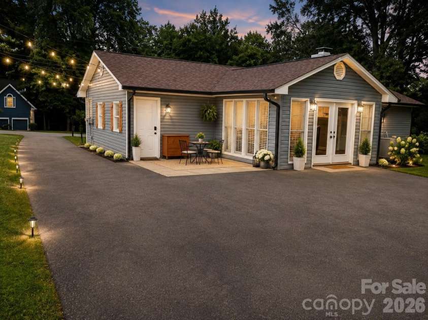 911 Eldorado Avenue, Charlotte, NC 28262.  MLS# CAR4412351, YatesRealty ID 42964. ?? pictures are Virtually Staged