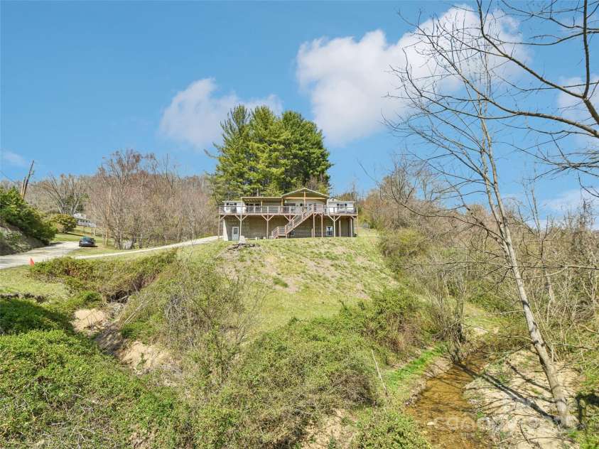 52 Westwind Drive, Canton, NC 28716.  MLS# CAR4238997, YatesRealty ID 4297. 