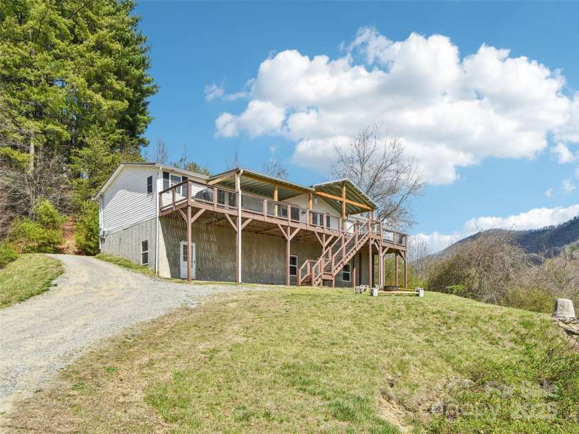 52 Westwind Drive, Canton, NC 28716.  MLS# CAR4238997, YatesRealty ID 4297. 