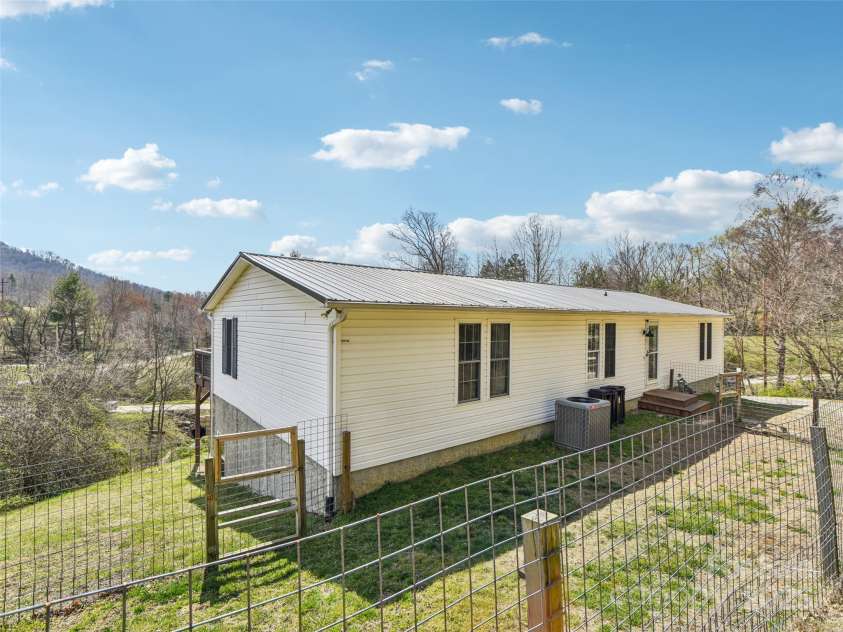 52 Westwind Drive, Canton, NC 28716.  MLS# CAR4238997, YatesRealty ID 4297. 