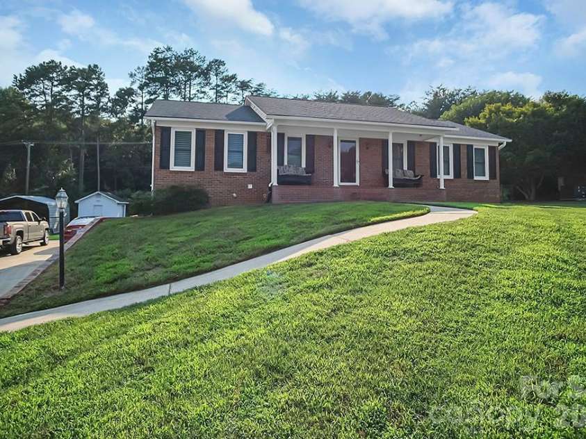 1950 BROWNSTONE Court, Gastonia, NC 28054.  MLS# CAR4409939, YatesRealty ID 42970. 