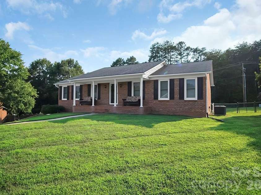 1950 BROWNSTONE Court, Gastonia, NC 28054.  MLS# CAR4409939, YatesRealty ID 42970. 