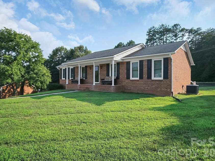 1950 BROWNSTONE Court, Gastonia, NC 28054.  MLS# CAR4409939, YatesRealty ID 42970. 