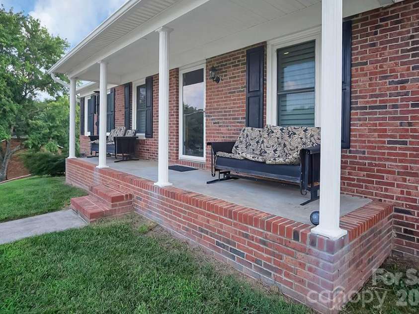 1950 BROWNSTONE Court, Gastonia, NC 28054.  MLS# CAR4409939, YatesRealty ID 42970. 