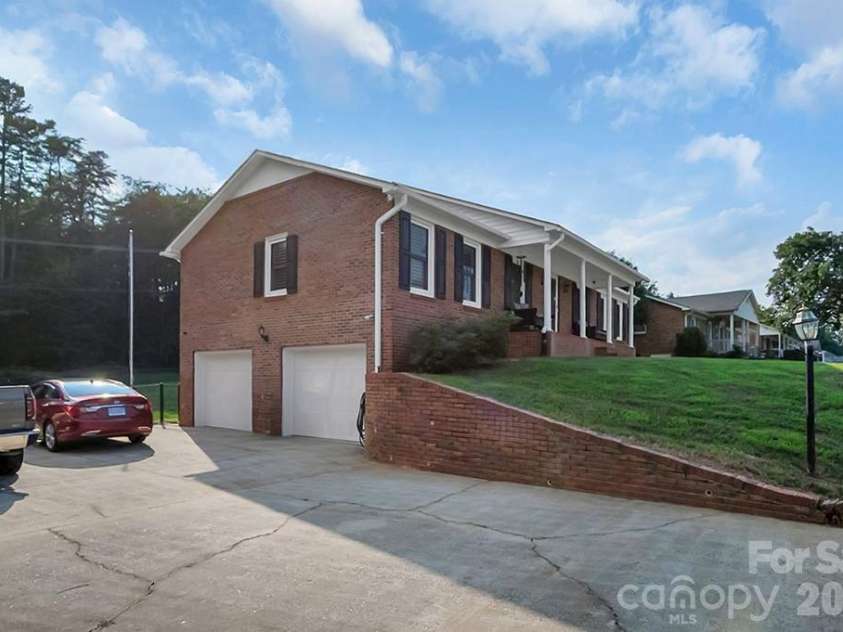 1950 BROWNSTONE Court, Gastonia, NC 28054.  MLS# CAR4409939, YatesRealty ID 42970. 