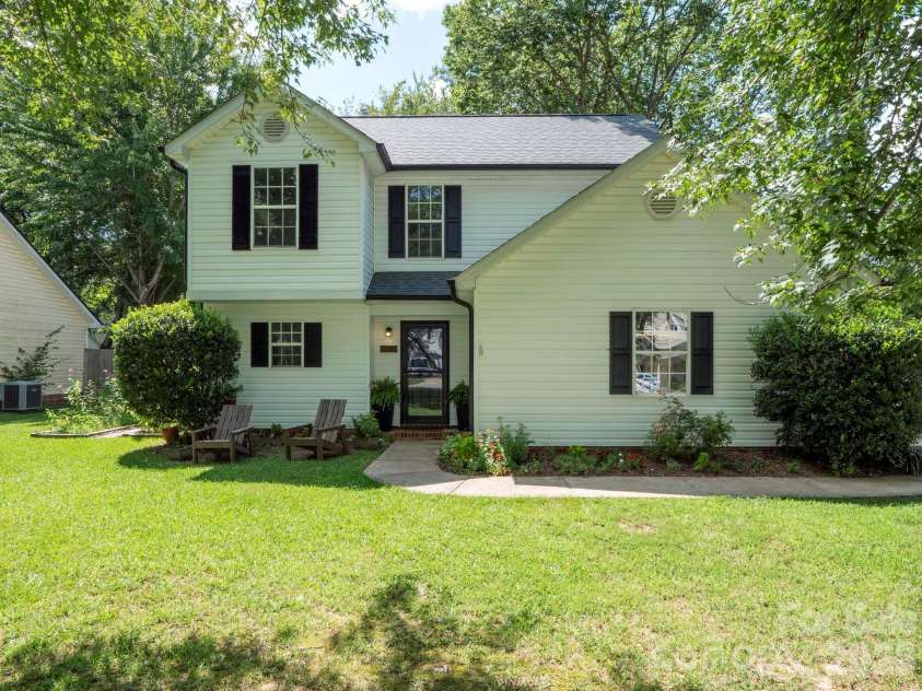 3015 Queensdale Drive, Monroe, NC 28110.  MLS# CAR4411863, YatesRealty ID 42971. 