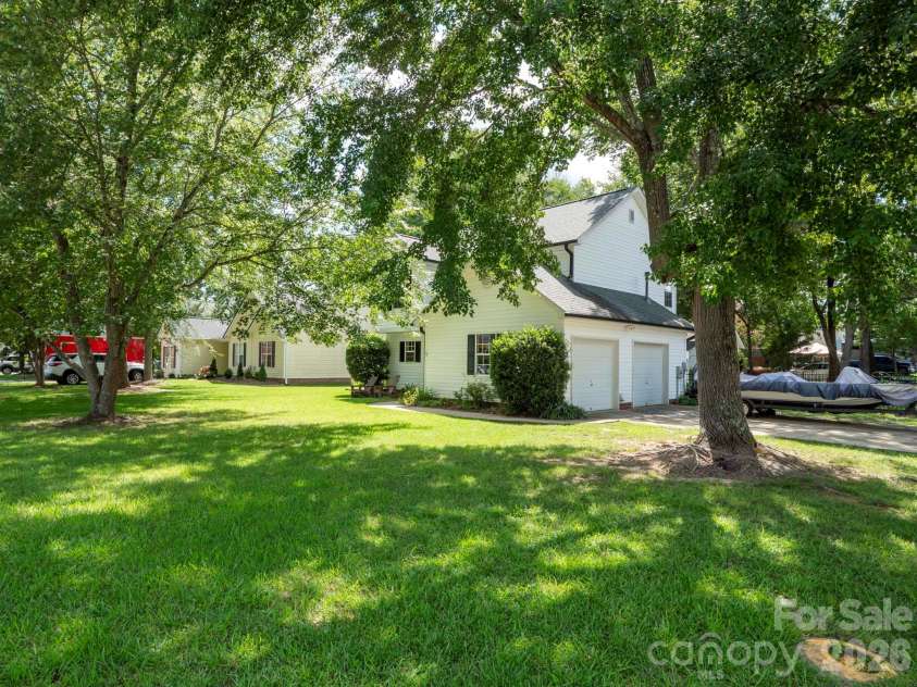 3015 Queensdale Drive, Monroe, NC 28110.  MLS# CAR4411863, YatesRealty ID 42971. 