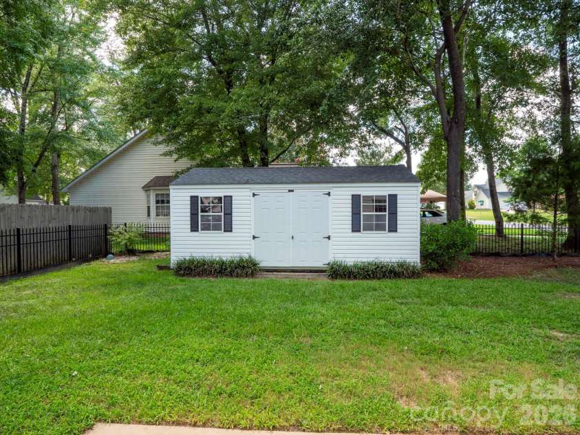 3015 Queensdale Drive, Monroe, NC 28110.  MLS# CAR4411863, YatesRealty ID 42971. 