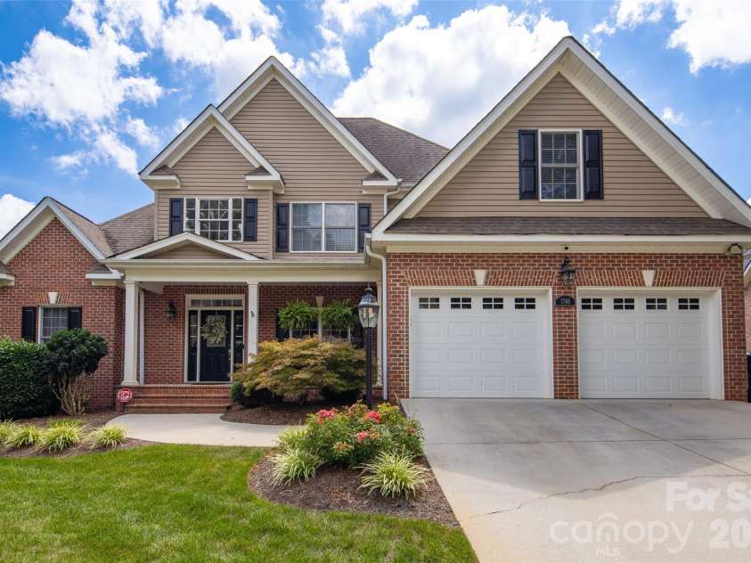 1746 30th Avenue Drive, Hickory, NC 28601.  MLS# CAR4408655, YatesRealty ID 42977. 