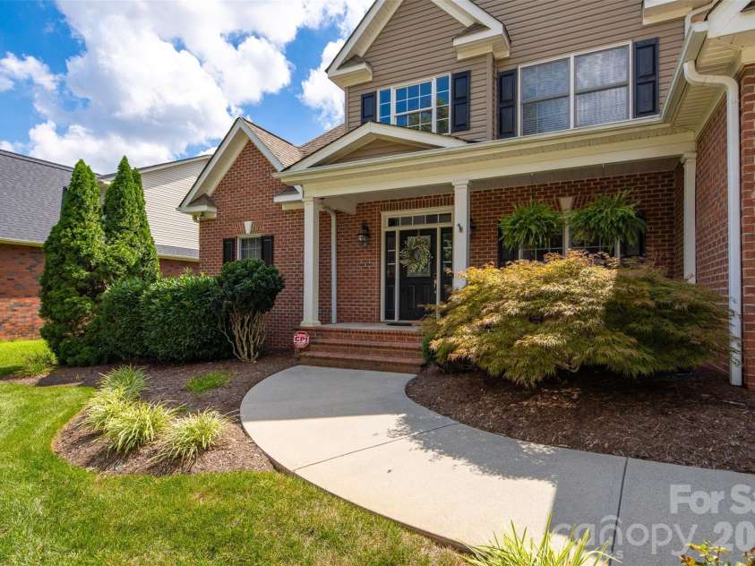 1746 30th Avenue Drive, Hickory, NC 28601.  MLS# CAR4408655, YatesRealty ID 42977. 