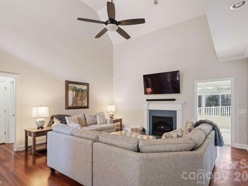 1746 30th Avenue Drive, Hickory, NC 28601.  MLS# CAR4408655, YatesRealty ID 42977. 