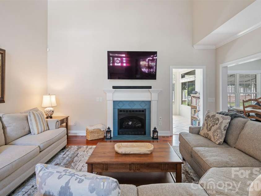 1746 30th Avenue Drive, Hickory, NC 28601.  MLS# CAR4408655, YatesRealty ID 42977. 