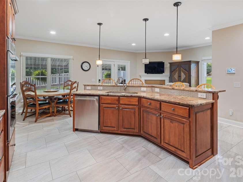 1746 30th Avenue Drive, Hickory, NC 28601.  MLS# CAR4408655, YatesRealty ID 42977. 