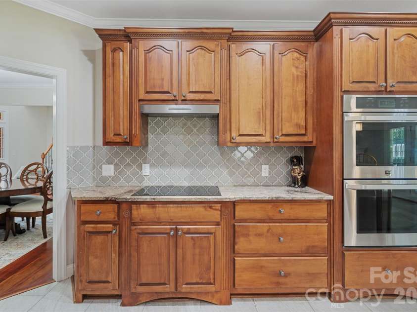1746 30th Avenue Drive, Hickory, NC 28601.  MLS# CAR4408655, YatesRealty ID 42977. 