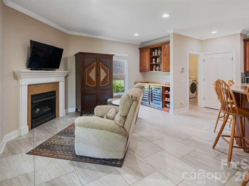 1746 30th Avenue Drive, Hickory, NC 28601.  MLS# CAR4408655, YatesRealty ID 42977. 