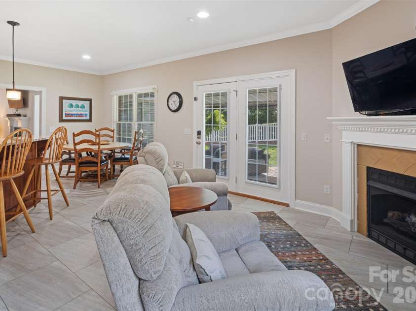 1746 30th Avenue Drive, Hickory, NC 28601.  MLS# CAR4408655, YatesRealty ID 42977. 