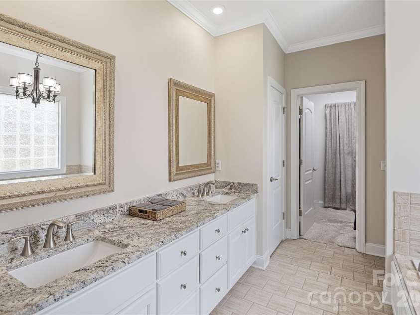1746 30th Avenue Drive, Hickory, NC 28601.  MLS# CAR4408655, YatesRealty ID 42977. 