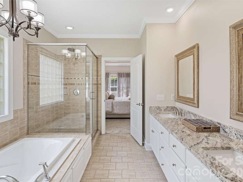 1746 30th Avenue Drive, Hickory, NC 28601.  MLS# CAR4408655, YatesRealty ID 42977. 