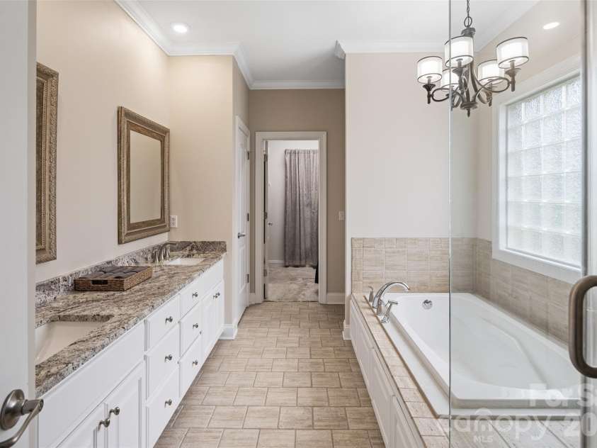 1746 30th Avenue Drive, Hickory, NC 28601.  MLS# CAR4408655, YatesRealty ID 42977. 