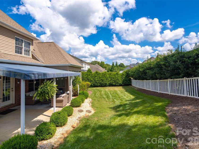 1746 30th Avenue Drive, Hickory, NC 28601.  MLS# CAR4408655, YatesRealty ID 42977. 