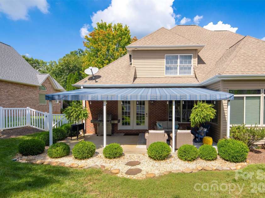1746 30th Avenue Drive, Hickory, NC 28601.  MLS# CAR4408655, YatesRealty ID 42977. 