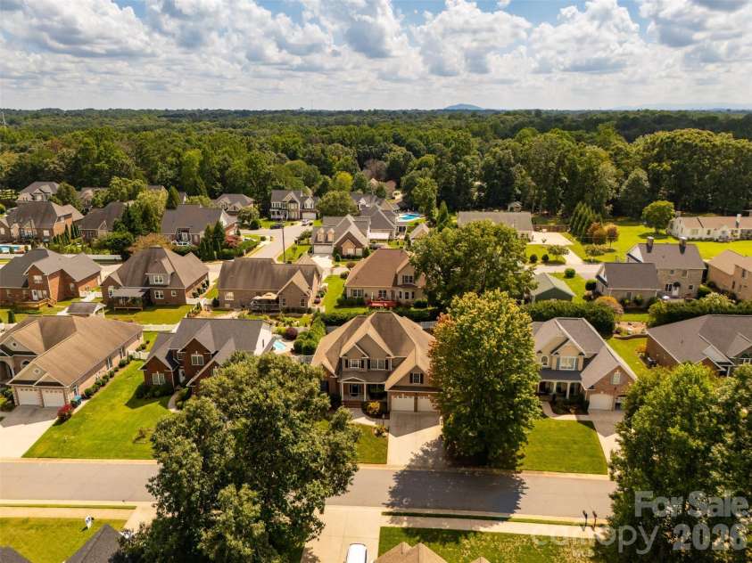 1746 30th Avenue Drive, Hickory, NC 28601.  MLS# CAR4408655, YatesRealty ID 42977. 