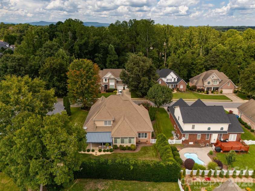 1746 30th Avenue Drive, Hickory, NC 28601.  MLS# CAR4408655, YatesRealty ID 42977. 
