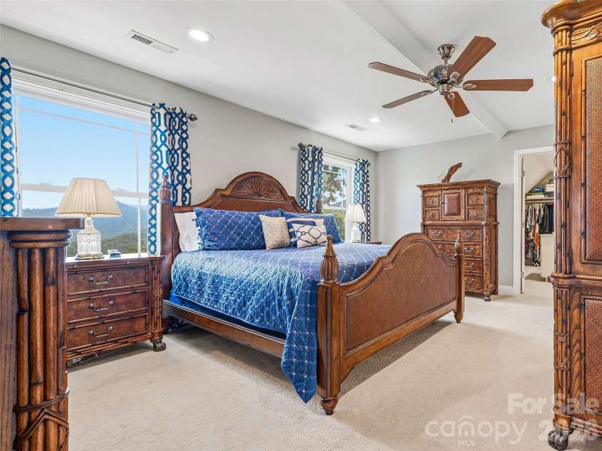 15 Patton Circle, Asheville, NC 28804.  MLS# CAR4402292, YatesRealty ID 42980. Beautiful Primary Suite.