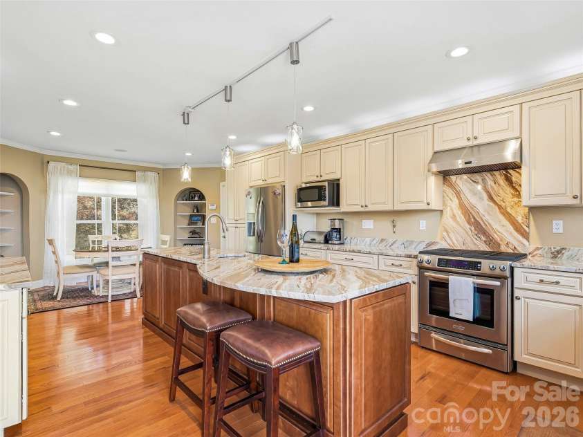 15 Patton Circle, Asheville, NC 28804.  MLS# CAR4402292, YatesRealty ID 42980. Chefs kitchen with a breakfast room.