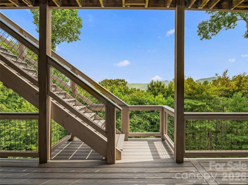 15 Patton Circle, Asheville, NC 28804.  MLS# CAR4402292, YatesRealty ID 42980. Lower level access to the upper deck.