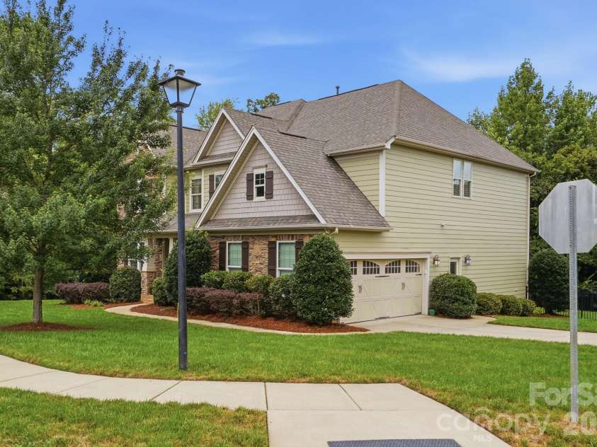 534 Iron Horse Lane, Midland, NC 28107.  MLS# CAR4410589, YatesRealty ID 42981. 