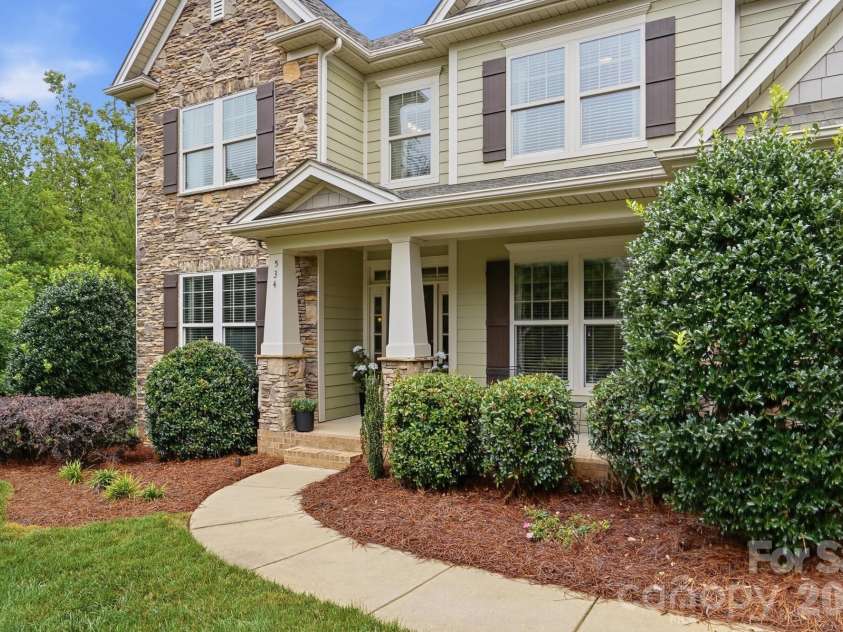 534 Iron Horse Lane, Midland, NC 28107.  MLS# CAR4410589, YatesRealty ID 42981. 