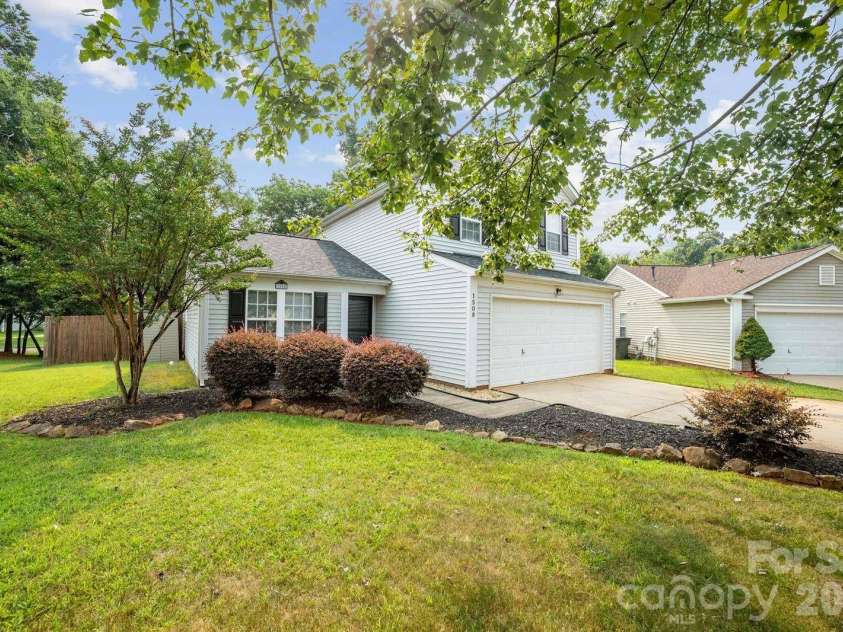 1508 Hollow Maple Drive, Charlotte, NC 28216.  MLS# CAR4411969, YatesRealty ID 42982. 