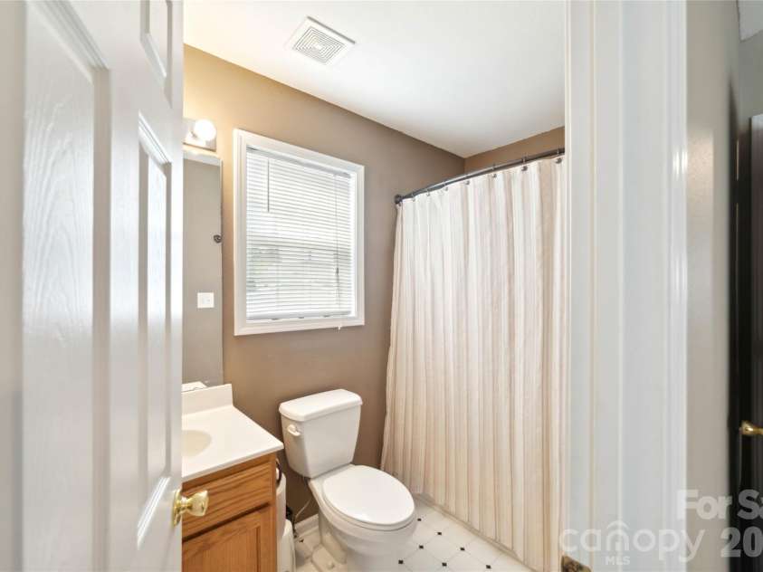 1508 Hollow Maple Drive, Charlotte, NC 28216.  MLS# CAR4411969, YatesRealty ID 42982. 