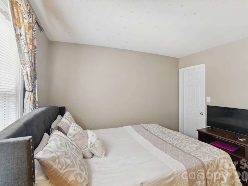 1508 Hollow Maple Drive, Charlotte, NC 28216.  MLS# CAR4411969, YatesRealty ID 42982. 