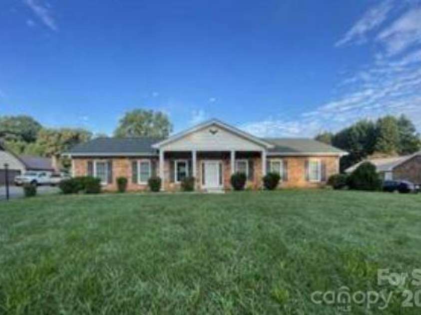 3120 Middlebrook Drive, Clemmons, NC 27012.  MLS# CAR4412749, YatesRealty ID 42985. 