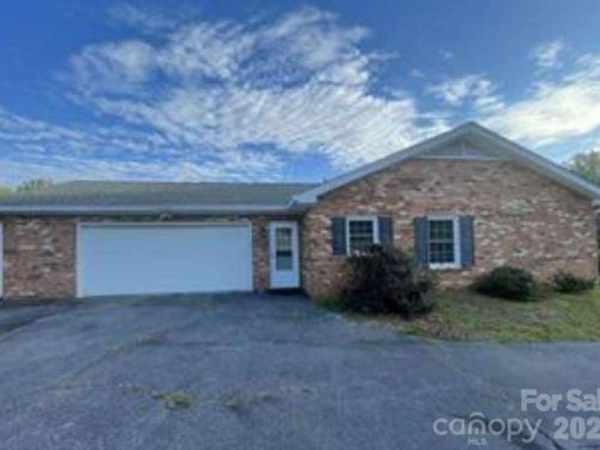 3120 Middlebrook Drive, Clemmons, NC 27012.  MLS# CAR4412749, YatesRealty ID 42985. 