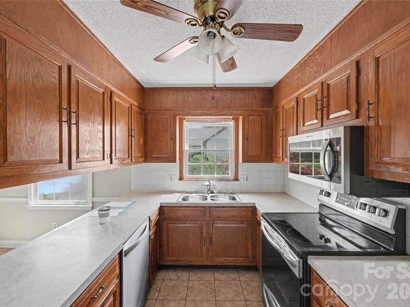 3120 Middlebrook Drive, Clemmons, NC 27012.  MLS# CAR4412749, YatesRealty ID 42985. 