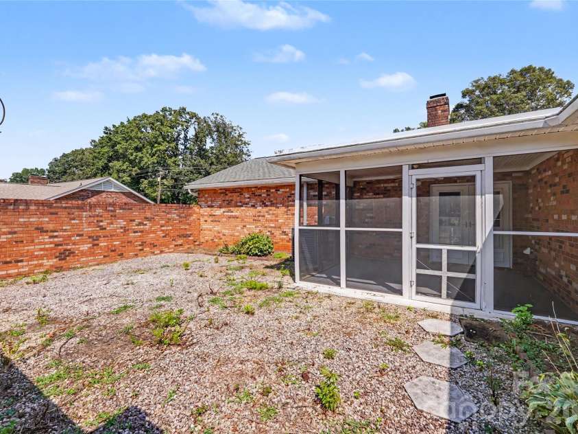 3120 Middlebrook Drive, Clemmons, NC 27012.  MLS# CAR4412749, YatesRealty ID 42985. 