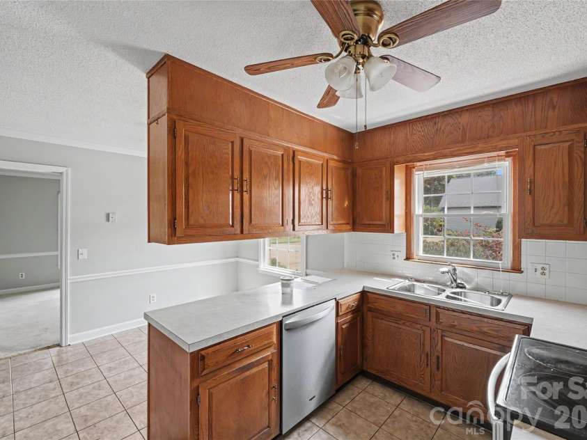 3120 Middlebrook Drive, Clemmons, NC 27012.  MLS# CAR4412749, YatesRealty ID 42985. 