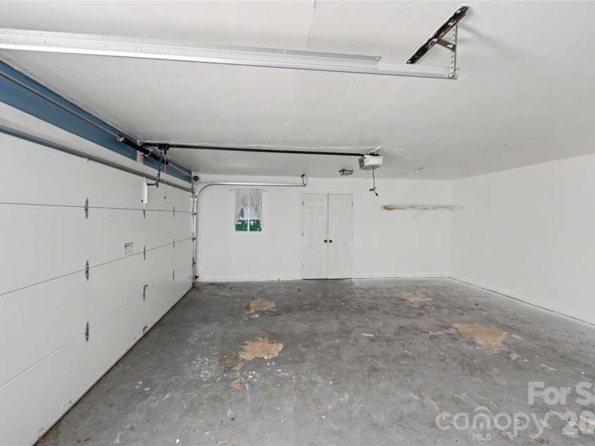 3120 Middlebrook Drive, Clemmons, NC 27012.  MLS# CAR4412749, YatesRealty ID 42985. 