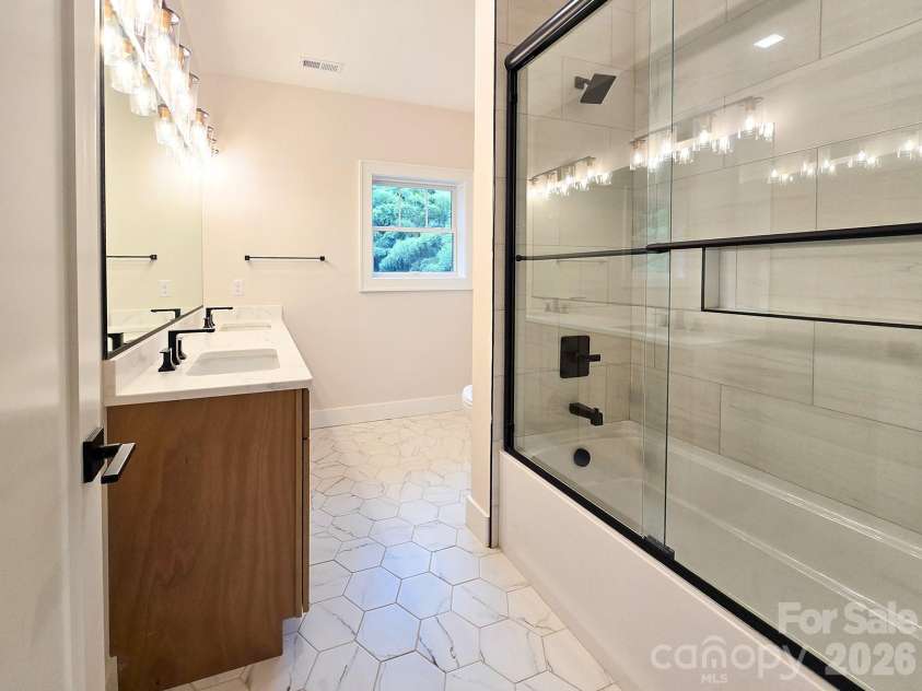 505 Oconeechee Avenue, Black Mountain, NC 28711.  MLS# CAR4399162, YatesRealty ID 42987. 2nd Bath