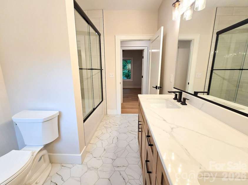 505 Oconeechee Avenue, Black Mountain, NC 28711.  MLS# CAR4399162, YatesRealty ID 42987. 2nd Bath