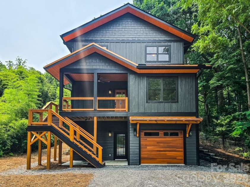 505 Oconeechee Avenue, Black Mountain, NC 28711.  MLS# CAR4399162, YatesRealty ID 42987. 505 S. Oconeechee Front