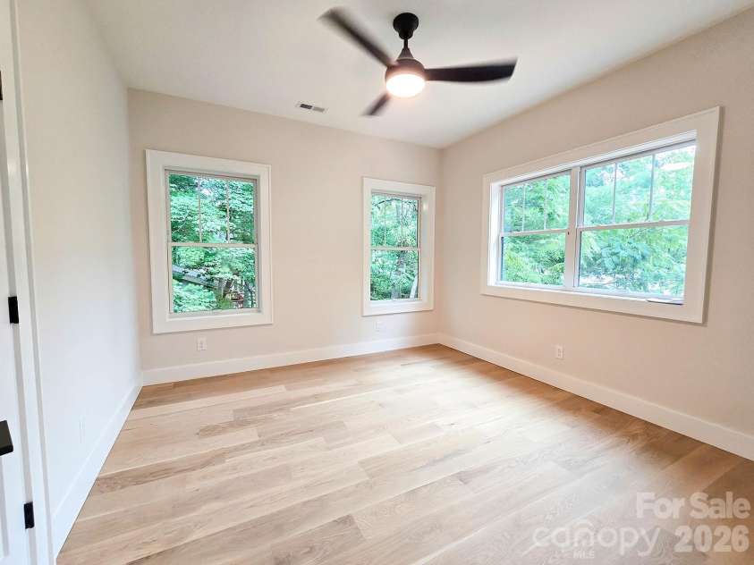 505 Oconeechee Avenue, Black Mountain, NC 28711.  MLS# CAR4399162, YatesRealty ID 42987. Bed 1