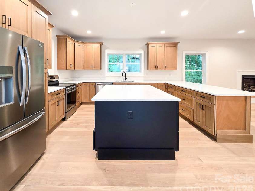 505 Oconeechee Avenue, Black Mountain, NC 28711.  MLS# CAR4399162, YatesRealty ID 42987. Kitchen
