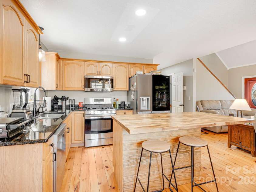 110 Red Wolf Lane, Mars Hill, NC 28754.  MLS# CAR4239848, YatesRealty ID 4299. Kitchen